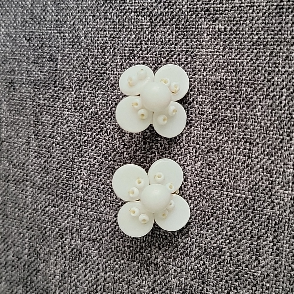 Vintage Milk Glass Flower Clip On Earrings